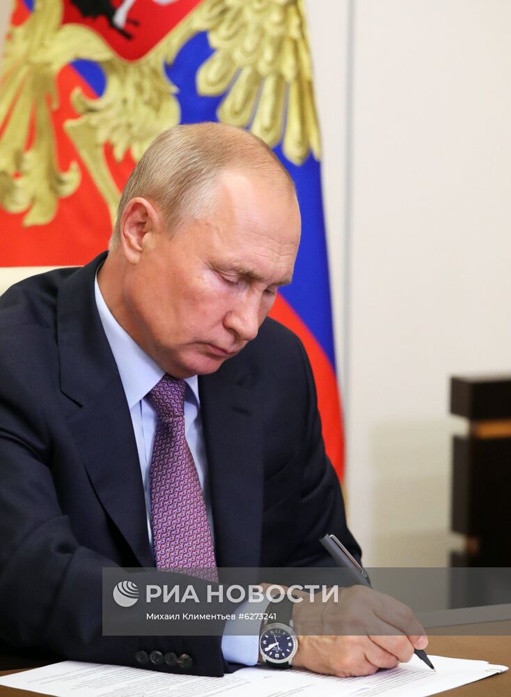 Президент РФ В. Путин встретился с членами Общественной палаты