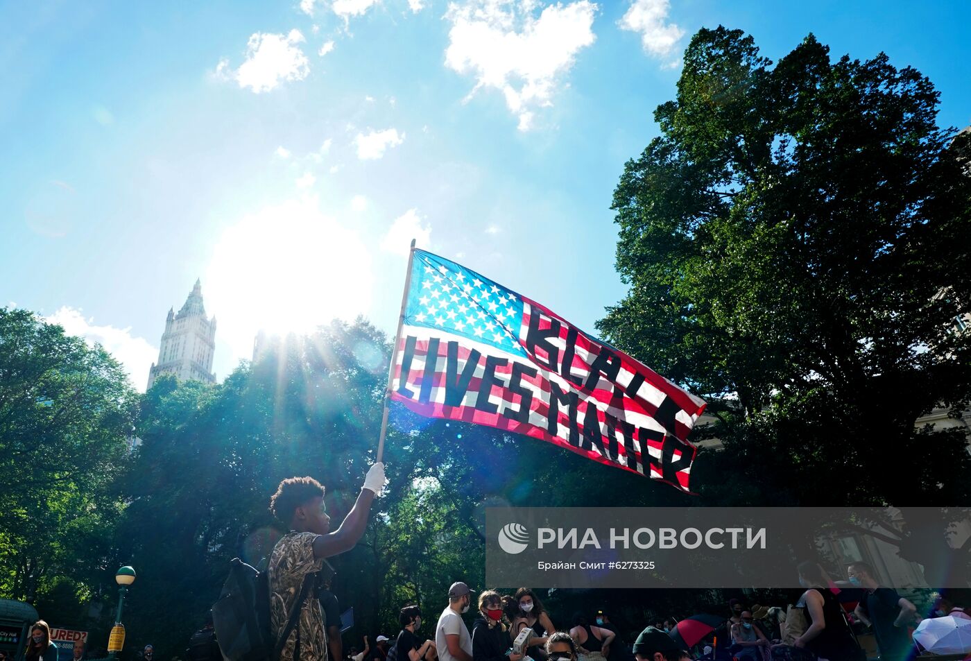 Протестующие в Нью-Йорке разбили палаточный лагерь у здания мэрии