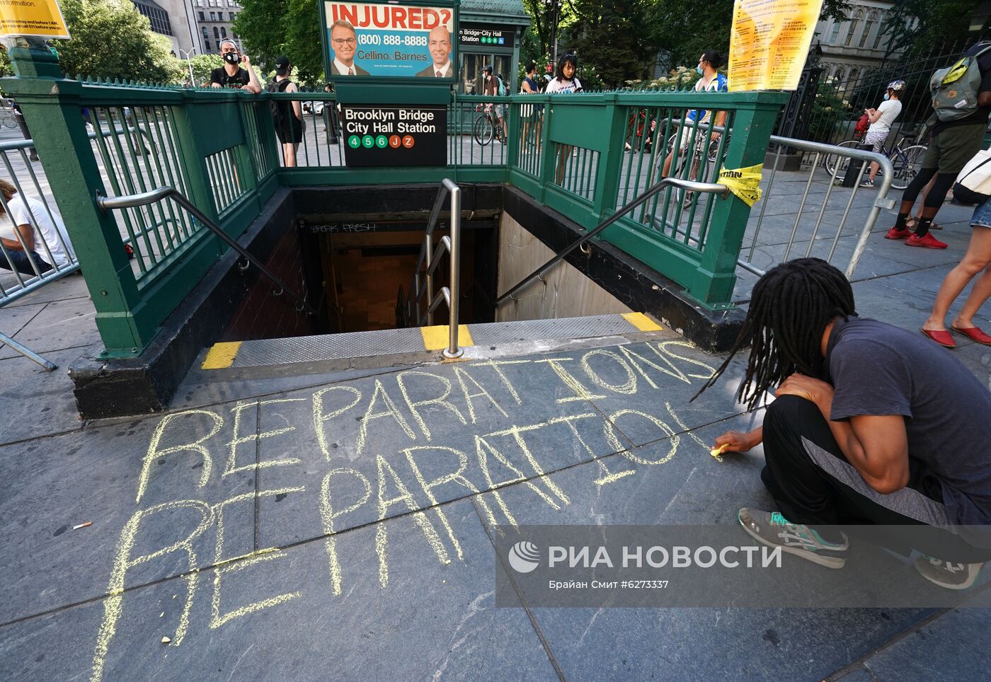 Протестующие в Нью-Йорке разбили палаточный лагерь у здания мэрии