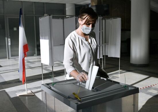 Голосование по внесению поправок в Конституцию РФ в городах России