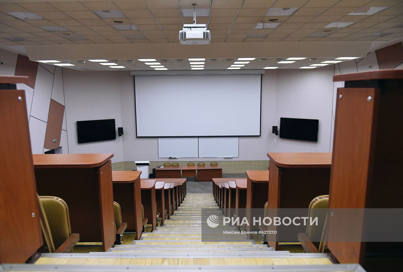Работа приемной комиссии в московских университетах