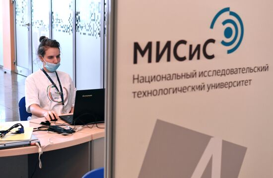 Работа приемной комиссии в московских университетах