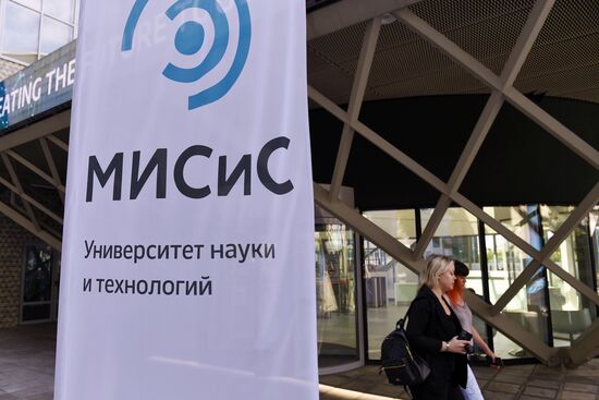 Работа приемной комиссии в московских университетах