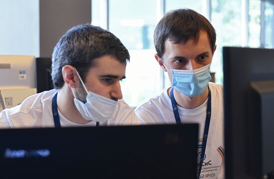 Работа приемной комиссии в московских университетах