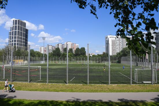 Братеевский парк футбольное поле