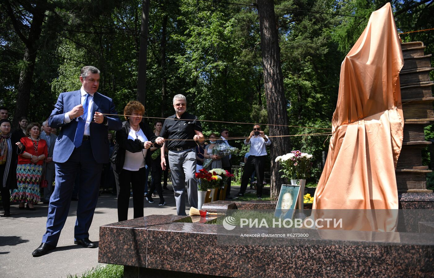 Открытие памятника поэту А. Дементьеву  