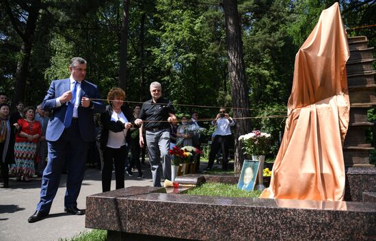 Открытие памятника поэту А. Дементьеву  