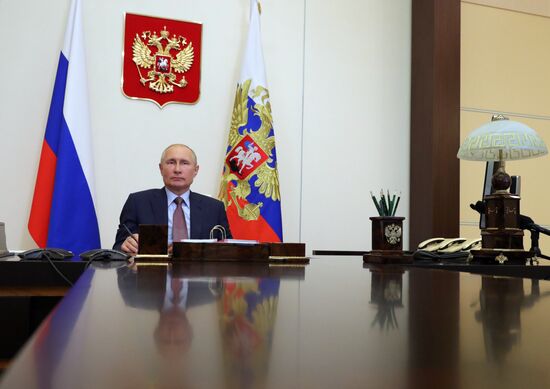 Встреча президента РФ В. Путина с участниками общероссийской акции взаимопомощи "Мы вместе".