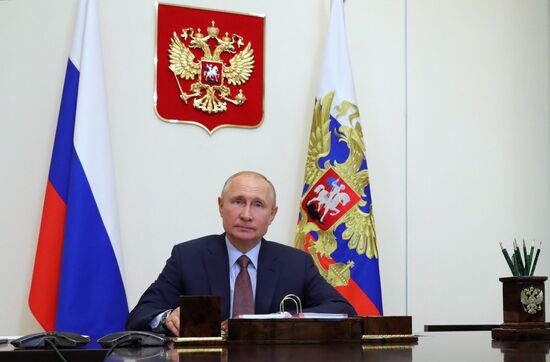 Встреча президента РФ В. Путина с участниками общероссийской акции взаимопомощи "Мы вместе".