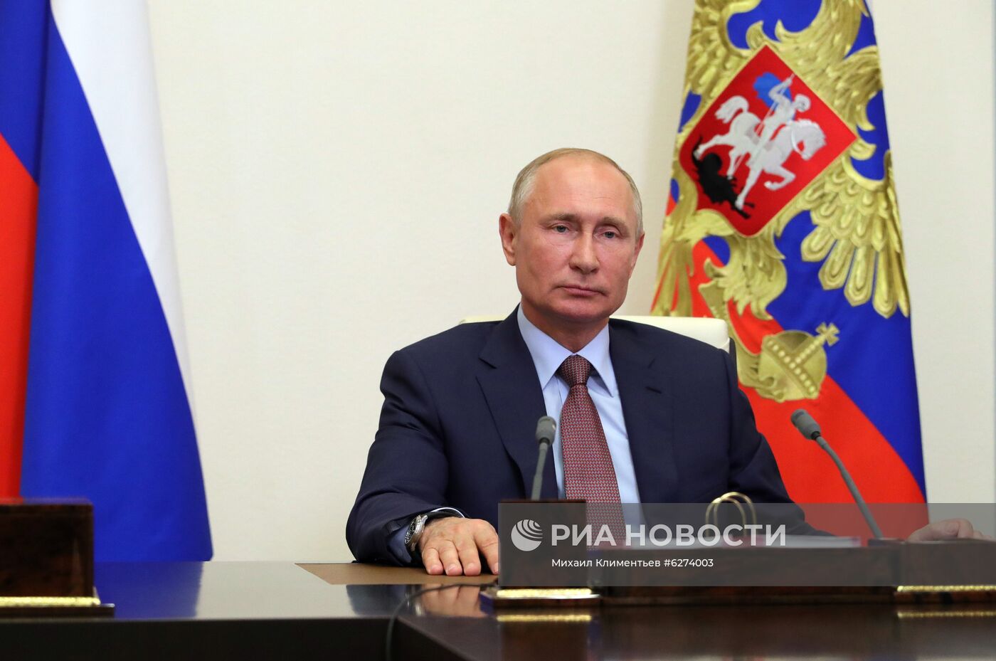 Встреча президента РФ В. Путина с президентом Франции Э. Макроном