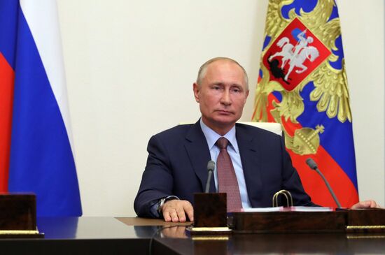 Встреча президента РФ В. Путина с президентом Франции Э. Макроном