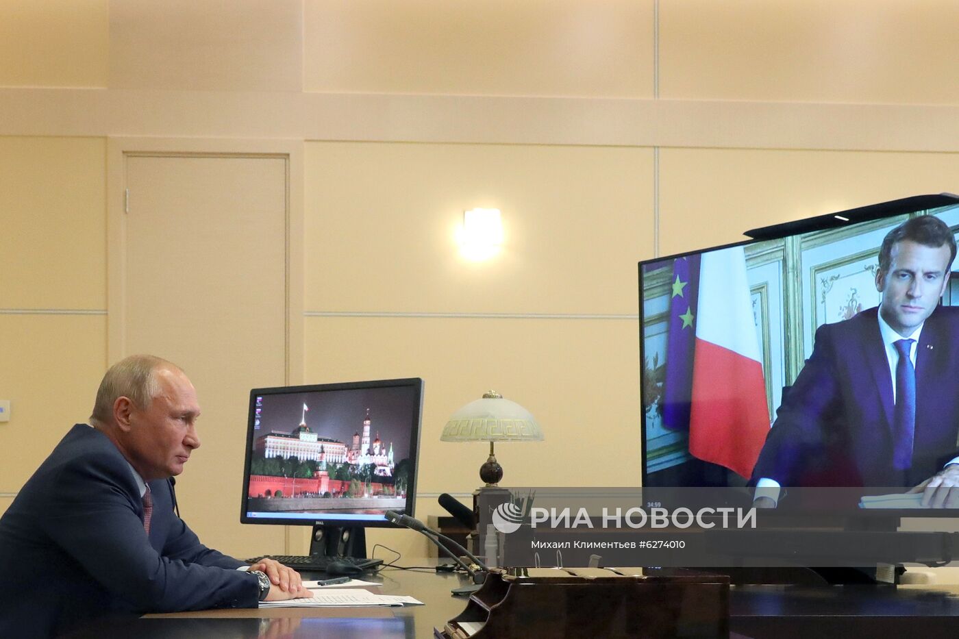 Встреча президента РФ В. Путина с президентом Франции Э. Макроном