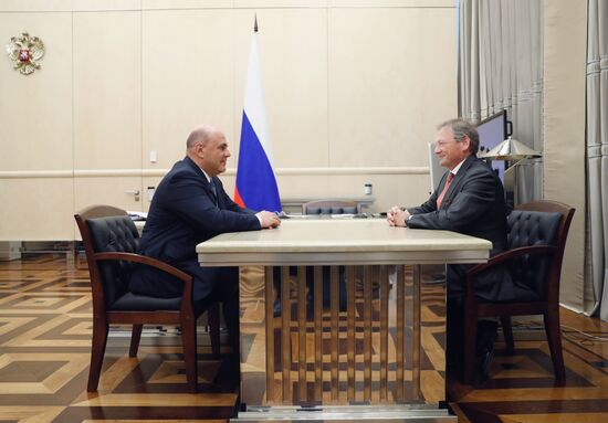Премьер-министр РФ М. Мишустин встретился с бизнес-омбудсменом Б. Титовым