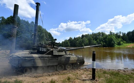 Учения военнослужащих Кантемировской дивизии ЗВО