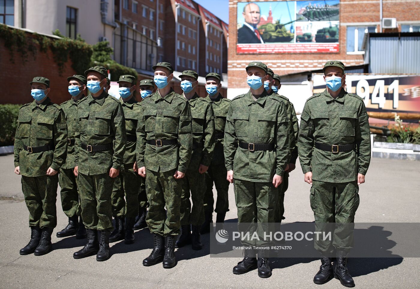 Отправка призывников на службу в Президентский полк