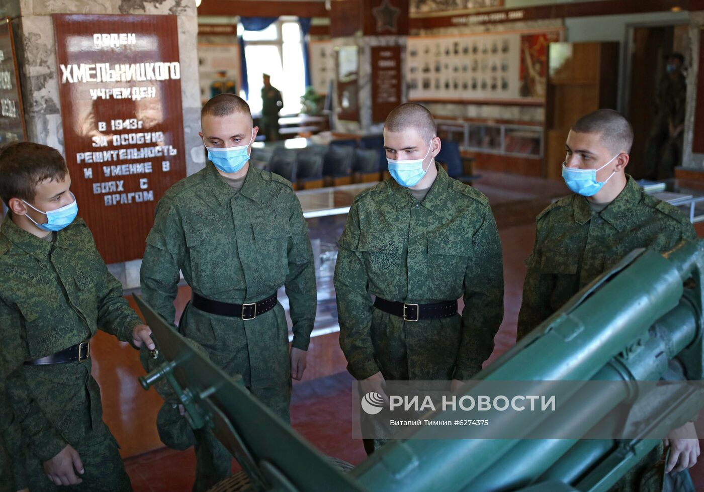 Отправка призывников на службу в Президентский полк