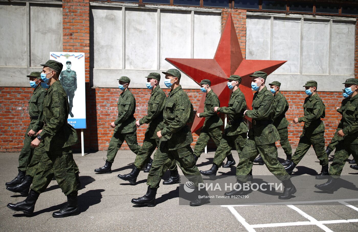 Отправка призывников на службу в Президентский полк