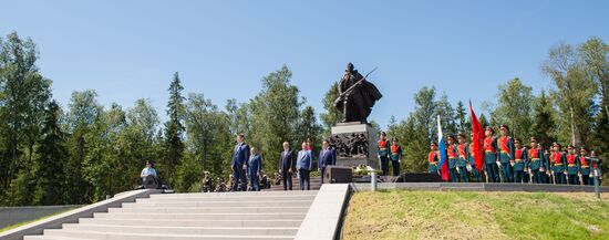 Открытие памятника "Погибшим при защите Отечества"