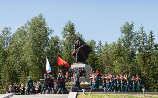 Открытие памятника "Погибшим при защите Отечества"