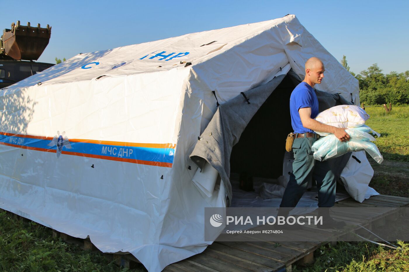Палаточный лагерь в Донецке для жителей Украины