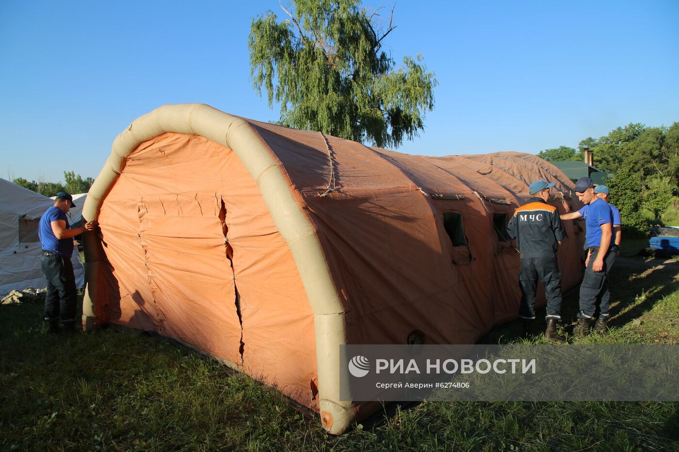 Палаточный лагерь в Донецке для жителей Украины