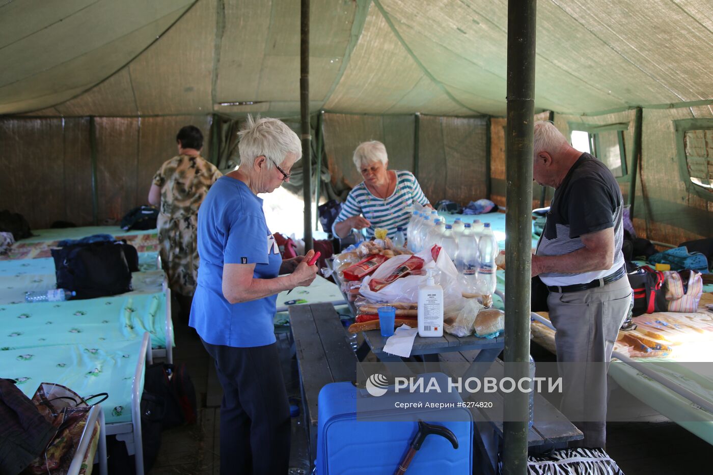 Палаточный лагерь в Донецке для жителей Украины