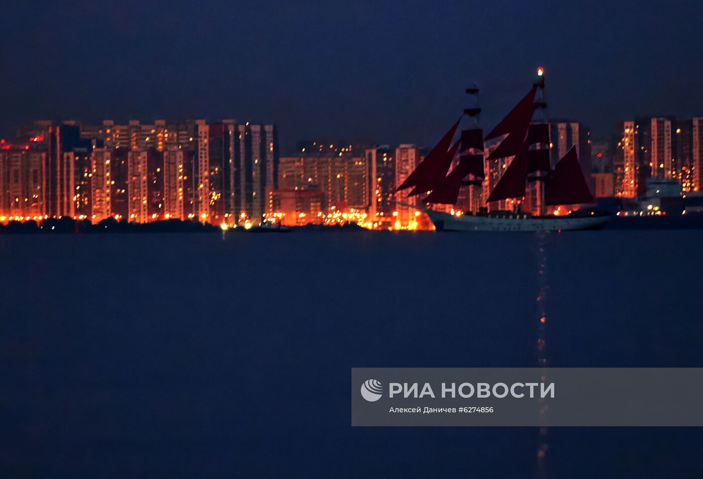 Праздник выпускников "Алые паруса" в Санкт-Петербурге