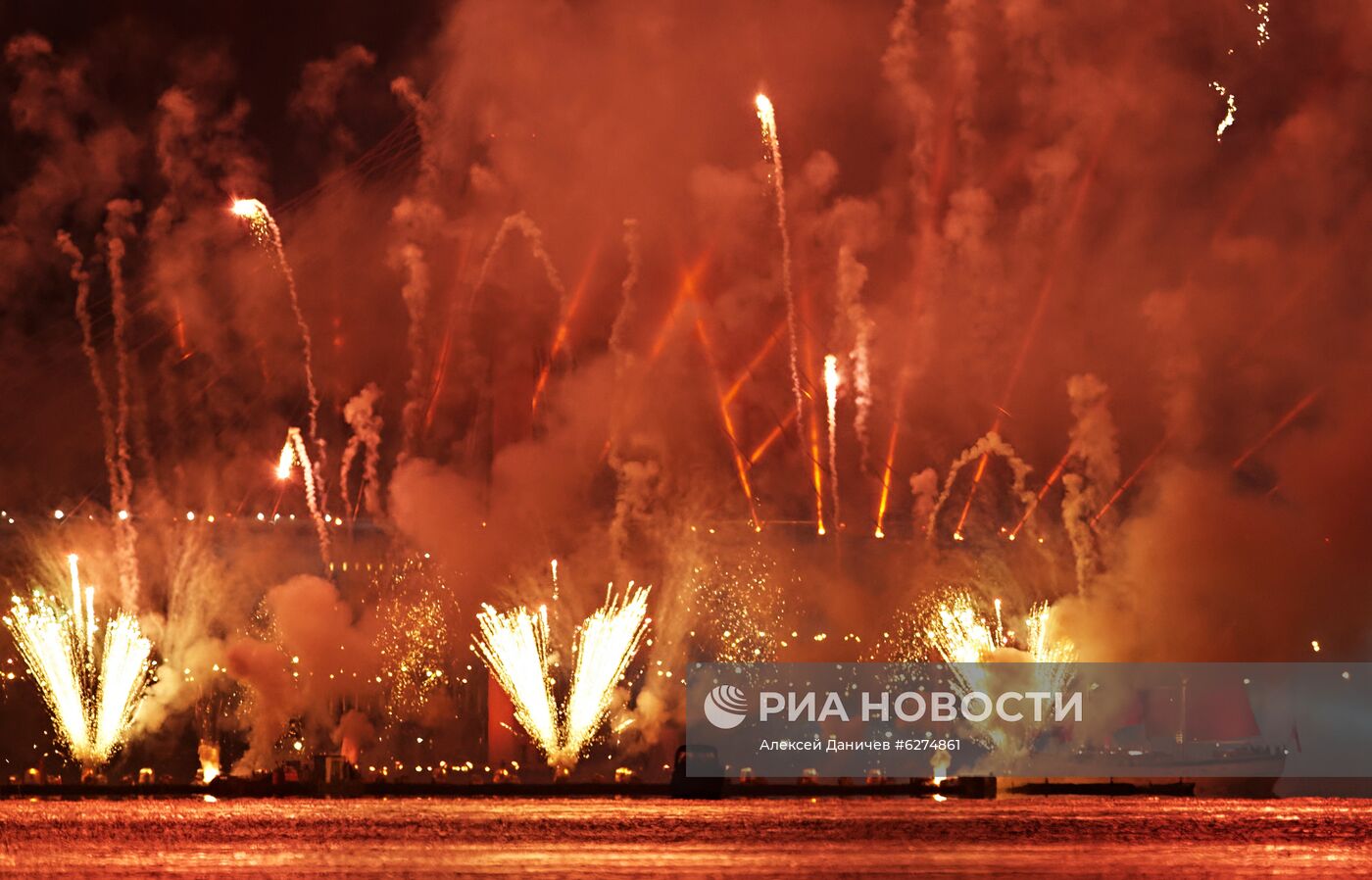 Праздник выпускников "Алые паруса" в Санкт-Петербурге