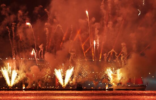 Праздник выпускников "Алые паруса" в Санкт-Петербурге