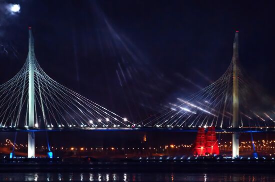 Праздник выпускников "Алые паруса" в Санкт-Петербурге