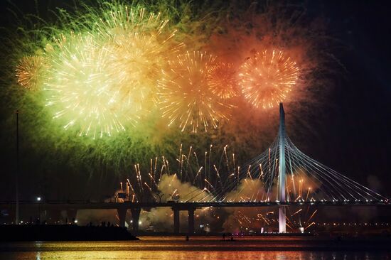 Праздник выпускников "Алые паруса" в Санкт-Петербурге