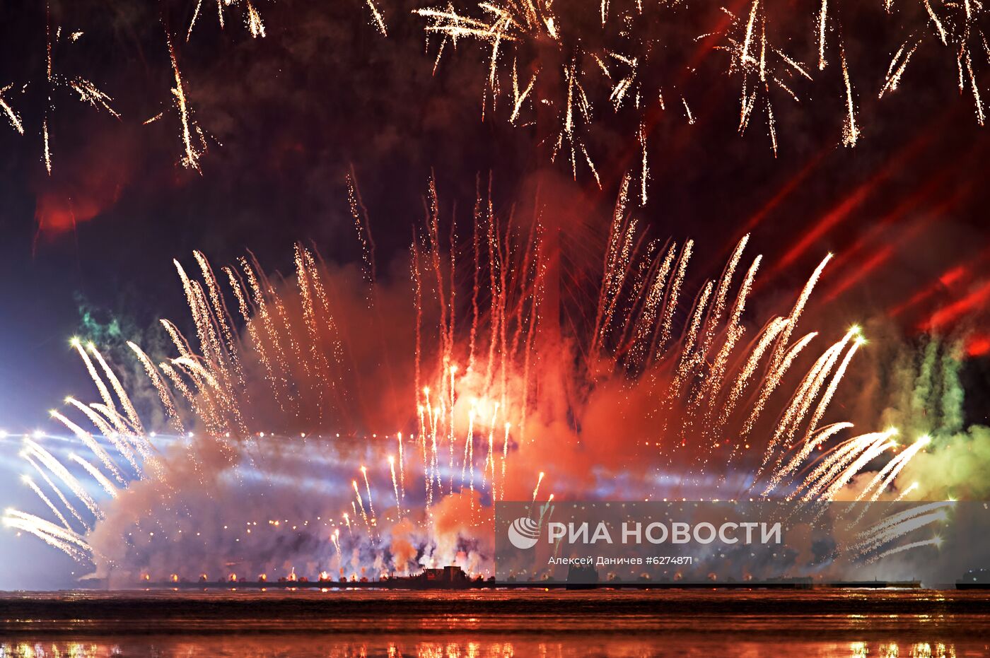 Праздник выпускников "Алые паруса" в Санкт-Петербурге