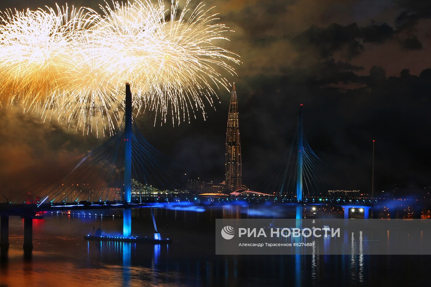 Праздник выпускников "Алые паруса" в Санкт-Петербурге