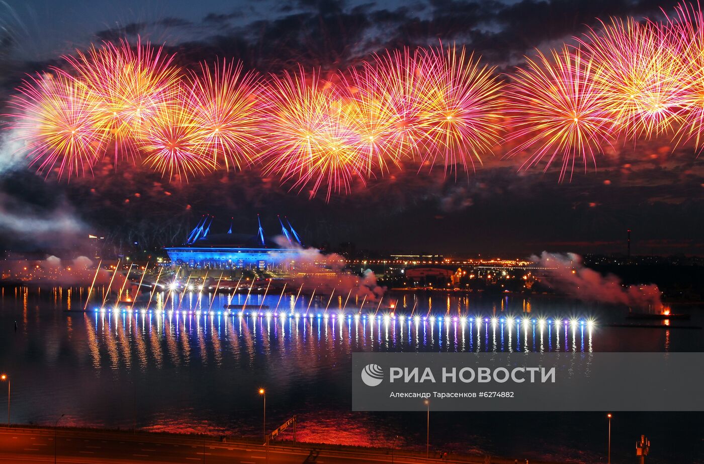 Праздник выпускников "Алые паруса" в Санкт-Петербурге