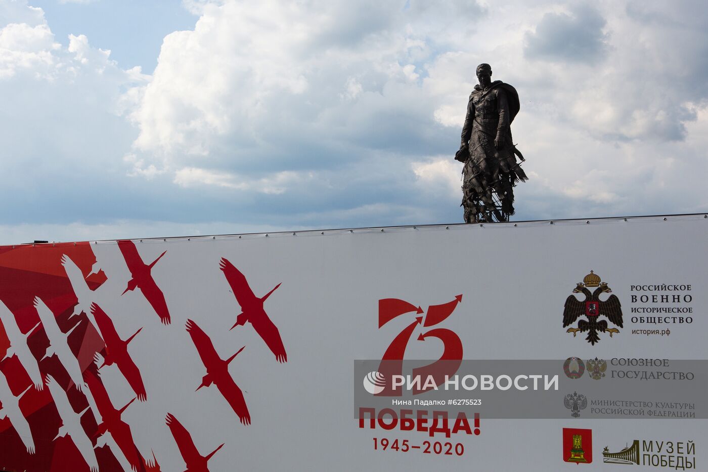 Подготовка к открытию Ржевского мемориала Советскому солдату 