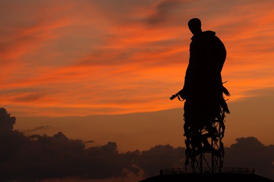 Подготовка к открытию Ржевского мемориала Советскому солдату 