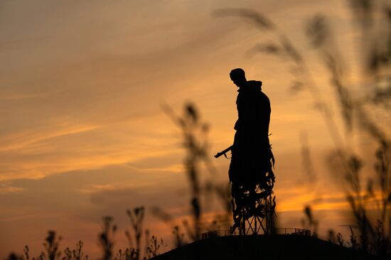 Подготовка к открытию Ржевского мемориала Советскому солдату 