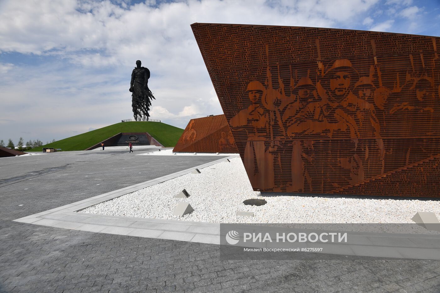 Подготовка к открытию Ржевского мемориала Cоветскому солдату