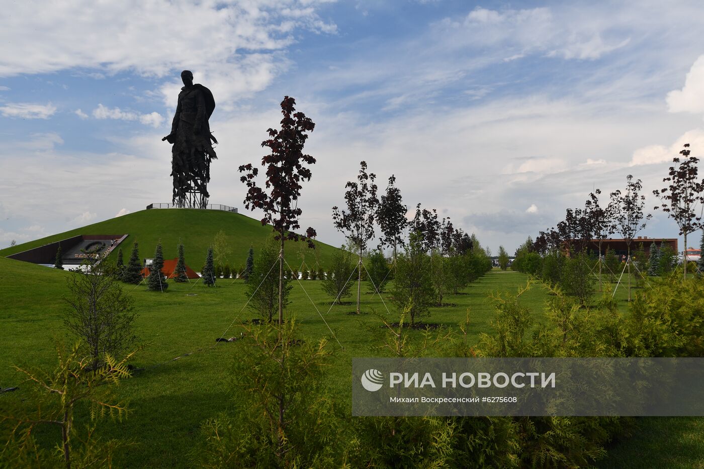 Подготовка к открытию Ржевского мемориала Cоветскому солдату