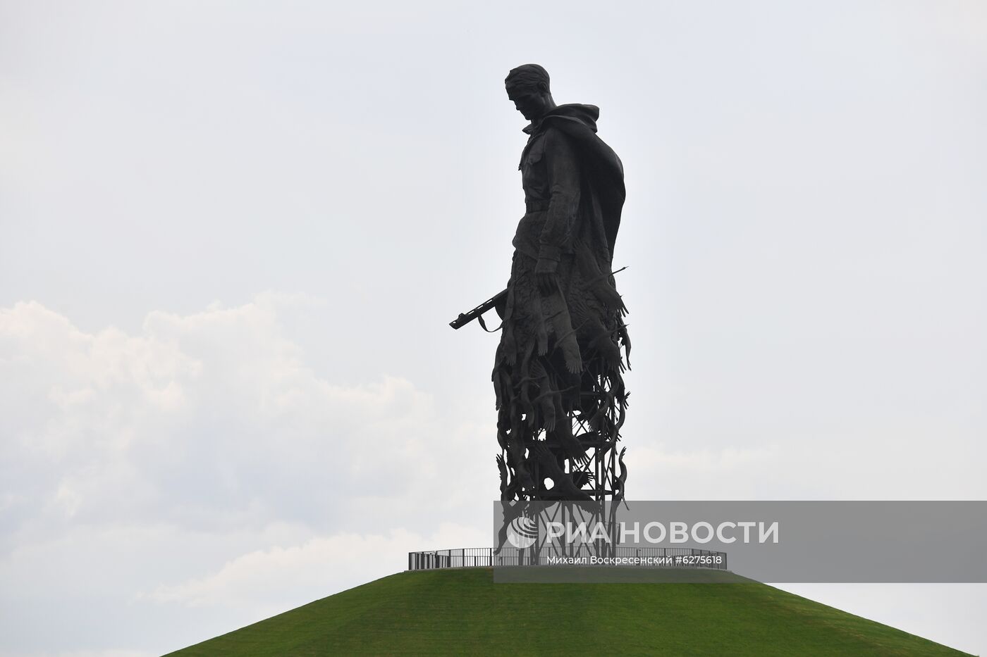 Подготовка к открытию Ржевского мемориала Cоветскому солдату