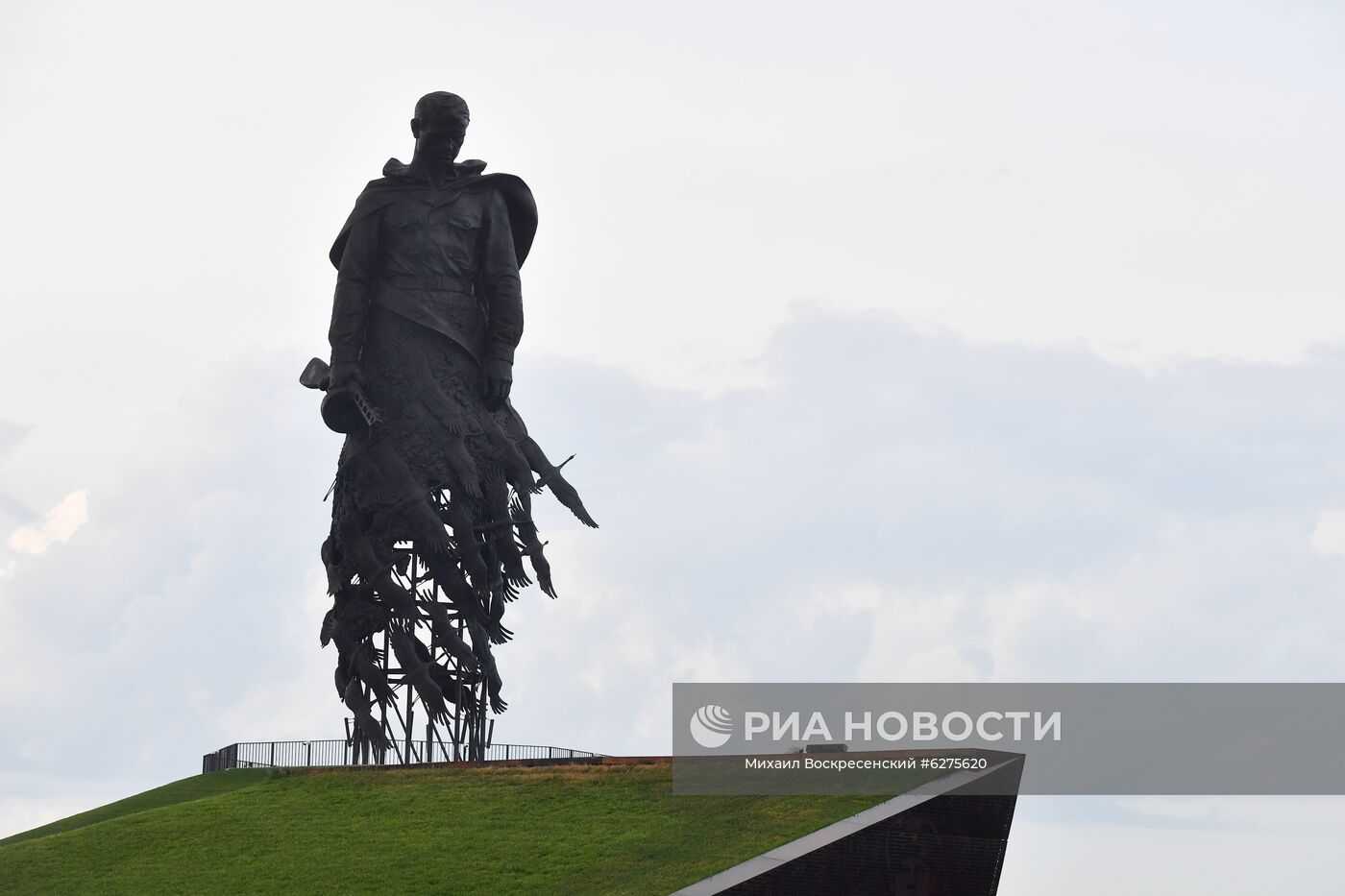 Подготовка к открытию Ржевского мемориала Cоветскому солдату