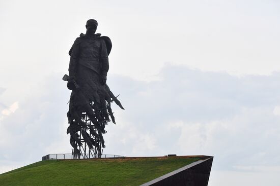 Подготовка к открытию Ржевского мемориала Cоветскому солдату