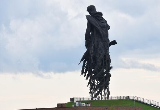 Подготовка к открытию Ржевского мемориала Cоветскому солдату