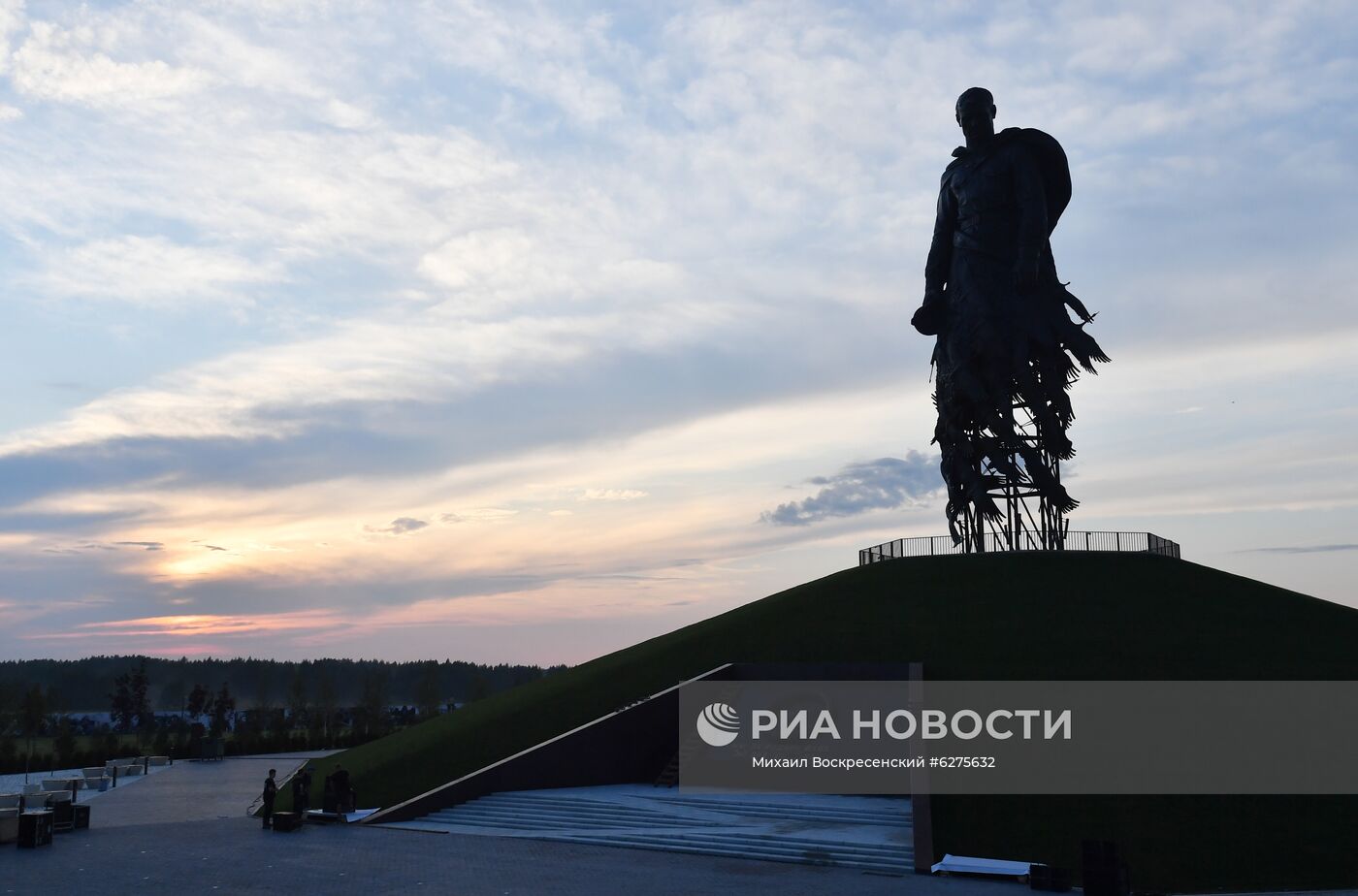 Подготовка к открытию Ржевского мемориала Cоветскому солдату