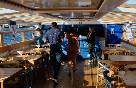 Открытие навигации по рекам и каналам в Санкт-Петербурге