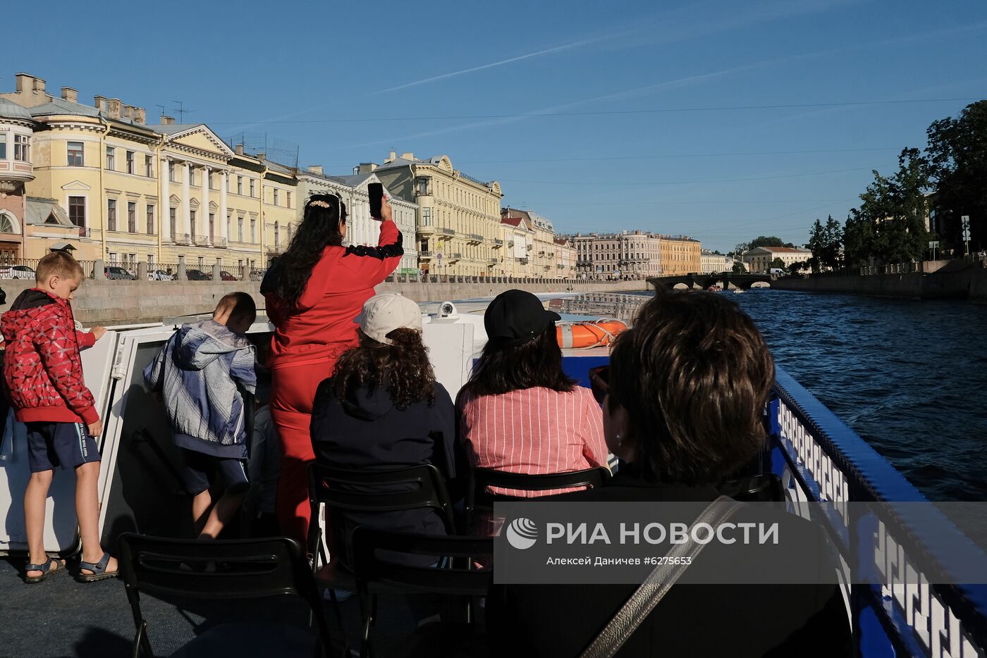 Открытие навигации по рекам и каналам в Санкт-Петербурге