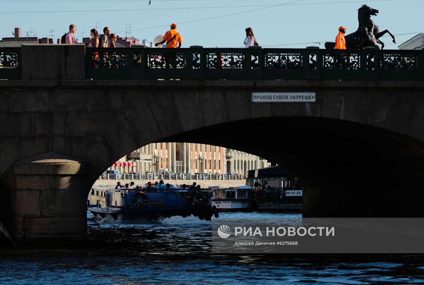 Открытие навигации по рекам и каналам в Санкт-Петербурге