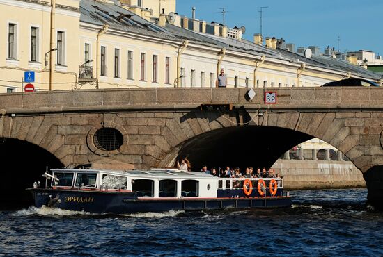 Открытие навигации по рекам и каналам в Санкт-Петербурге