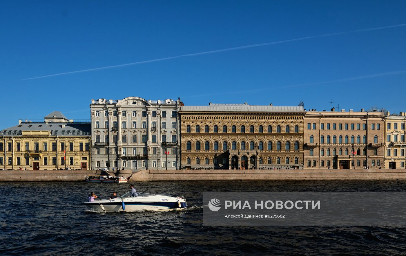 Открытие навигации по рекам и каналам в Санкт-Петербурге