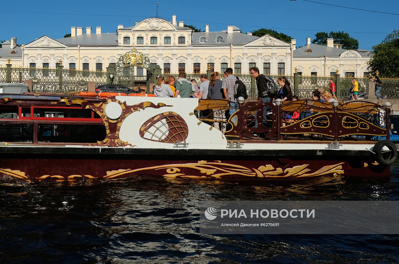 Открытие навигации по рекам и каналам в Санкт-Петербурге